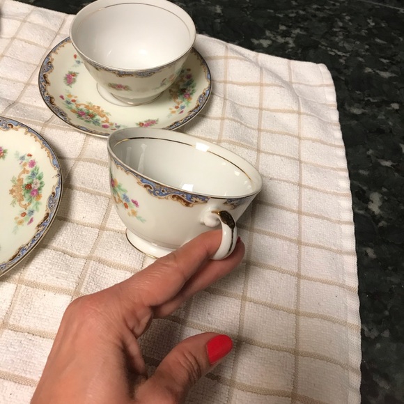 Beautiful 4 guests coffee party. - Picture 3 of 7